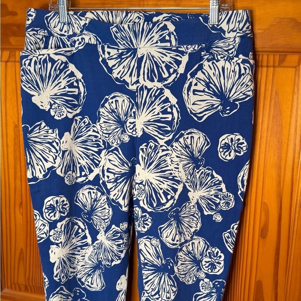 Chico's 2.5 Blue/White Floral Crop Pant and XL/3 Matching Blue Shirt - Picture 2 of 9